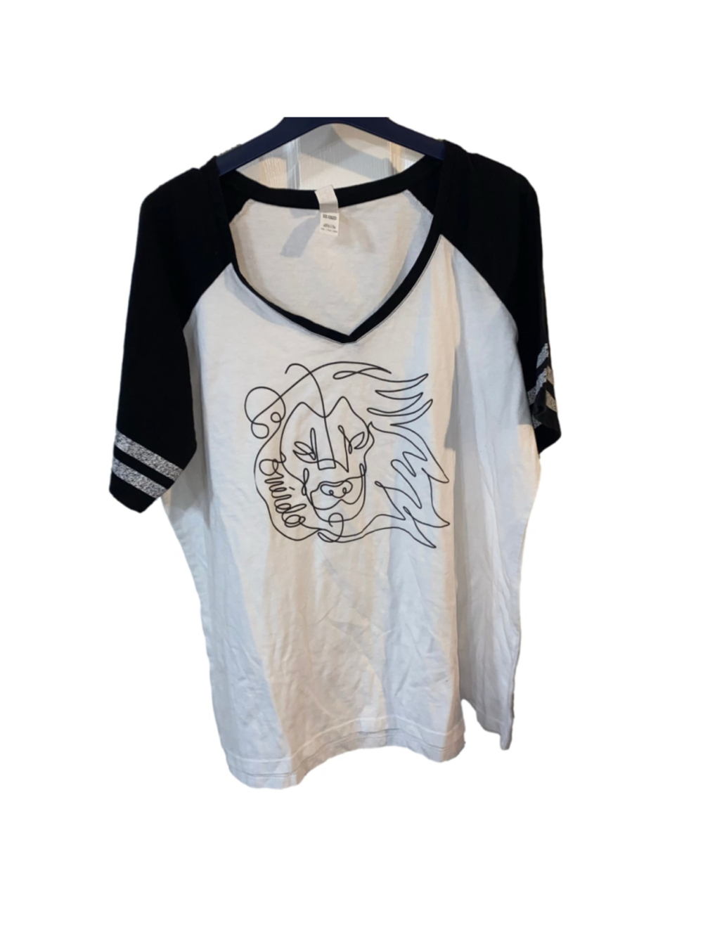 Women's District Line Art Lion Raglan Style Graphic Tee, XXL, White and Black